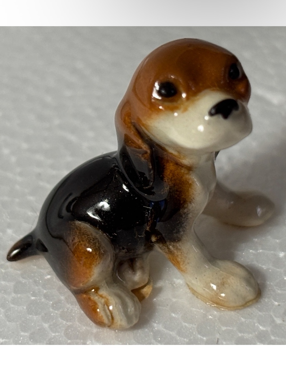 Vintage Hagen Renaker Miniature Beagle Puppy Figurine - Retired Collectible 1986
